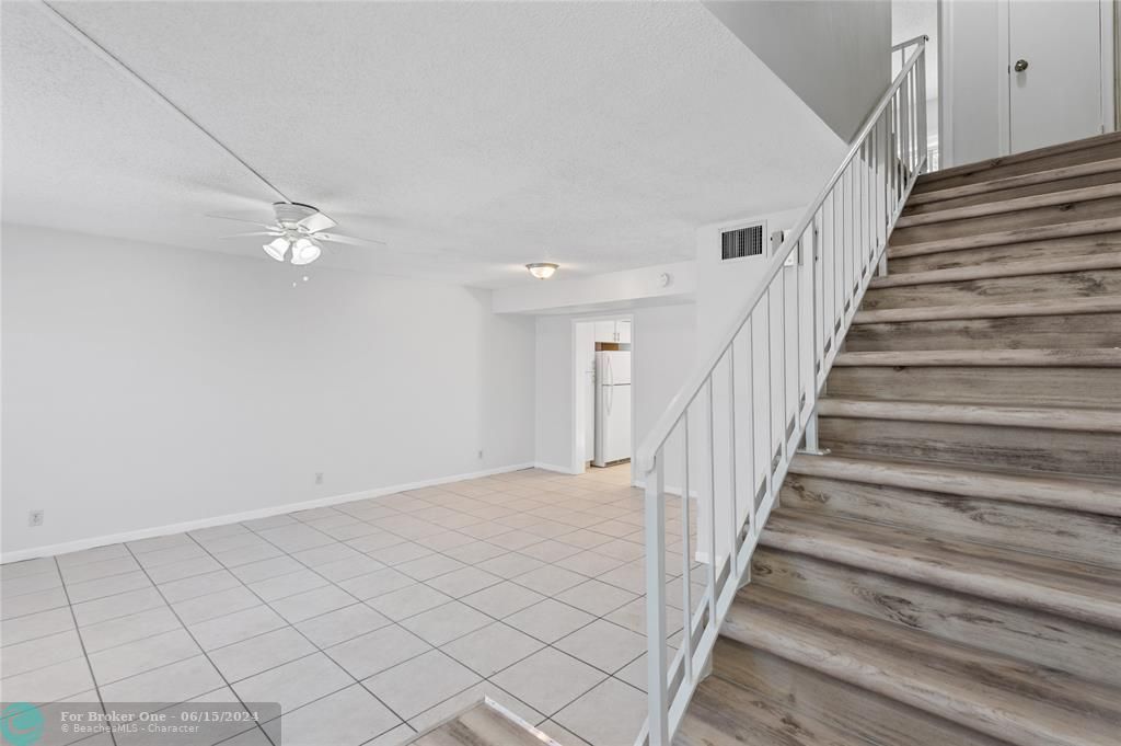 Active With Contract: $2,300 (2 beds, 2 baths, 1220 Square Feet)