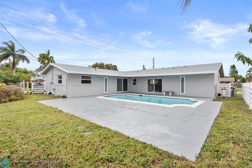 For Sale: $899,900 (4 beds, 2 baths, 1672 Square Feet)
