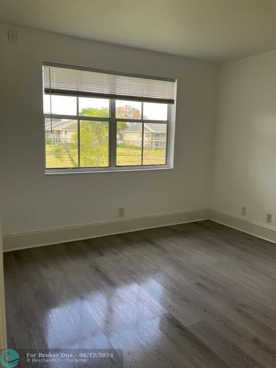 Active With Contract: $2,200 (2 beds, 2 baths, 1120 Square Feet)