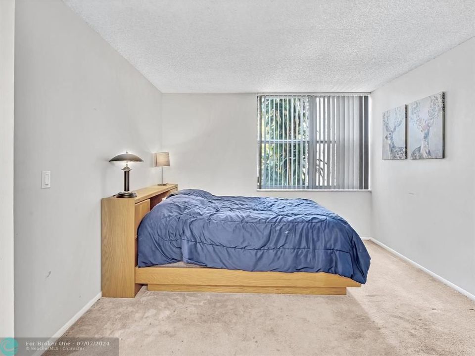 For Sale: $209,000 (2 beds, 2 baths, 965 Square Feet)