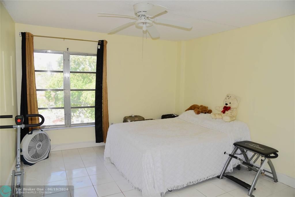 For Sale: $145,000 (2 beds, 2 baths, 972 Square Feet)