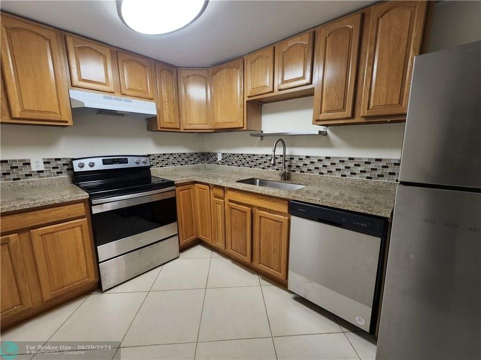 For Rent: $1,995 (1 beds, 1 baths, 705 Square Feet)