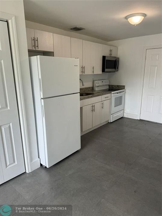 Recently Sold: $2,100 (2 beds, 1 baths, 800 Square Feet)