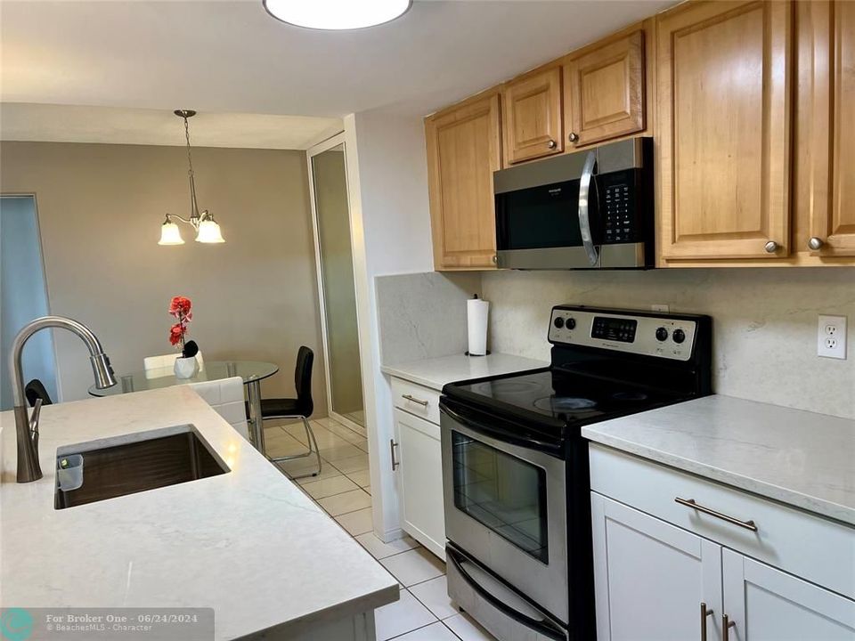 For Rent: $2,200 (2 beds, 1 baths, 750 Square Feet)