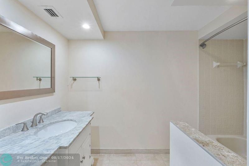 En Venta: $350,000 (2 camas, 2 baños, 1107 Pies cuadrados)