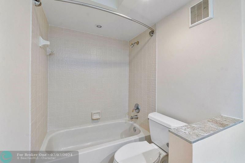 待售: $350,000 (2 贝兹, 2 浴室, 1107 平方英尺)