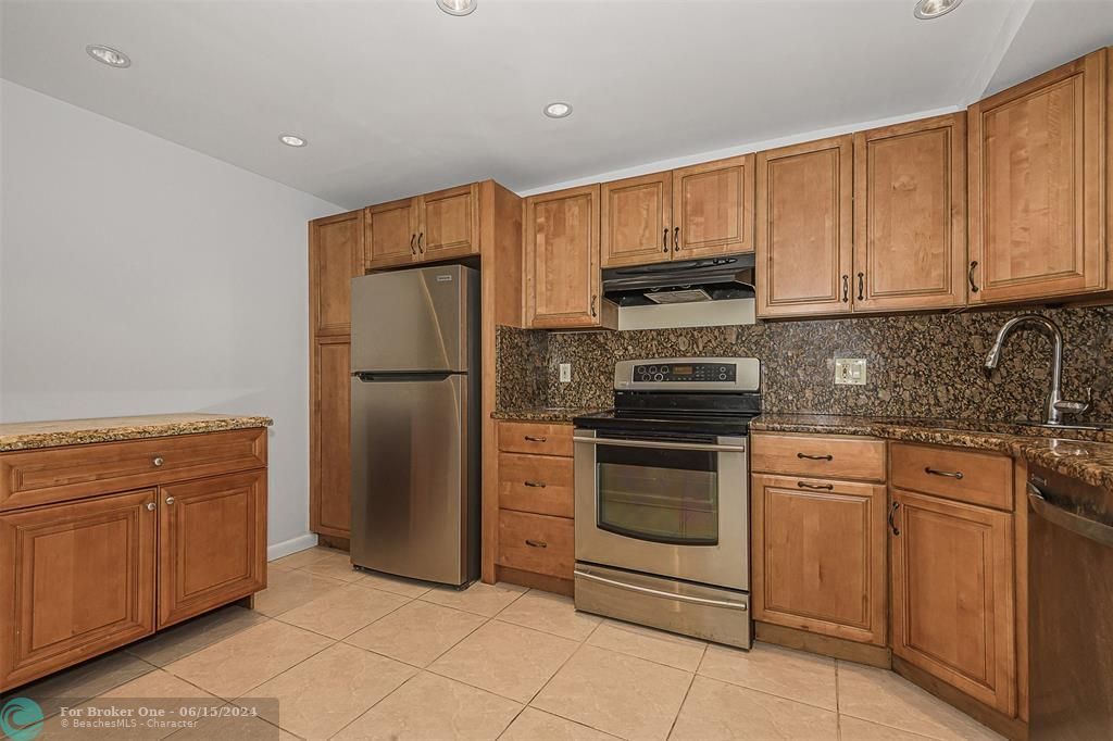 For Sale: $174,900 (2 beds, 2 baths, 1375 Square Feet)