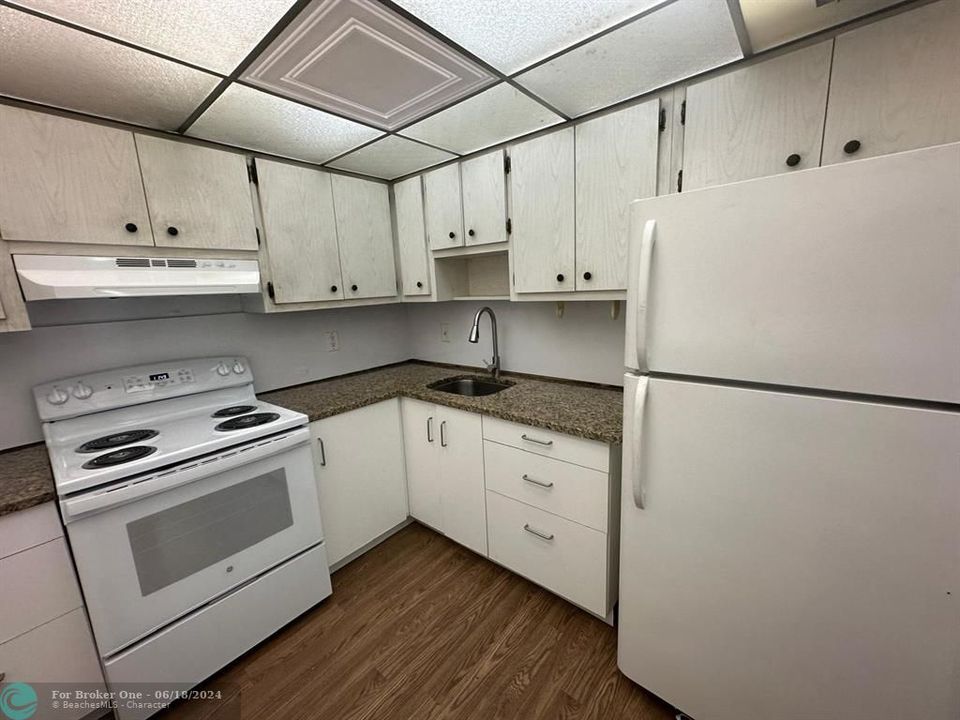 For Rent: $1,600 (1 beds, 1 baths, 840 Square Feet)