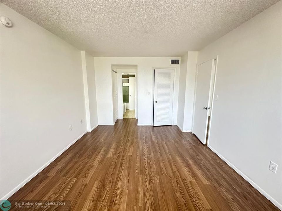 For Rent: $1,600 (1 beds, 1 baths, 840 Square Feet)