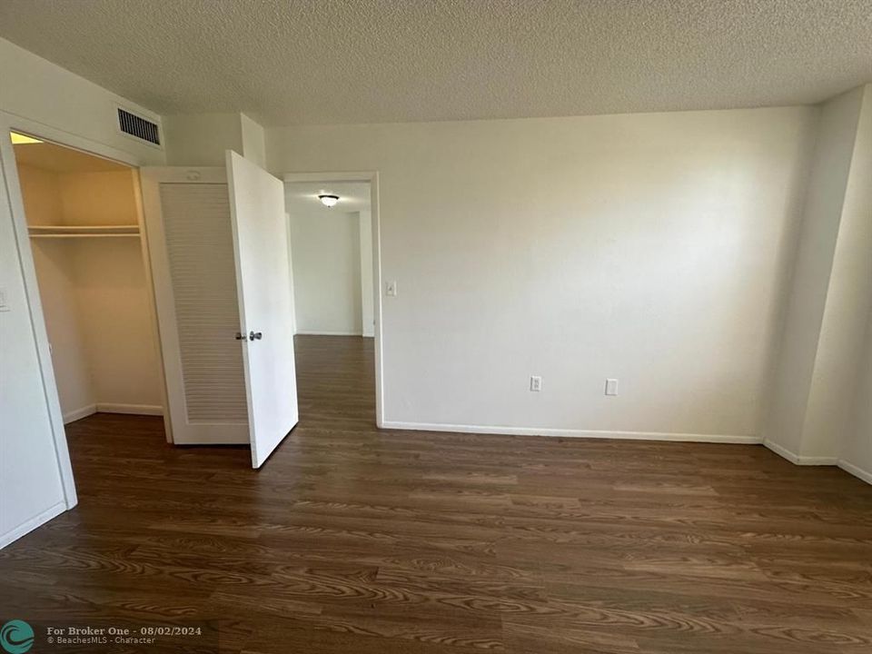 For Rent: $1,600 (1 beds, 1 baths, 840 Square Feet)