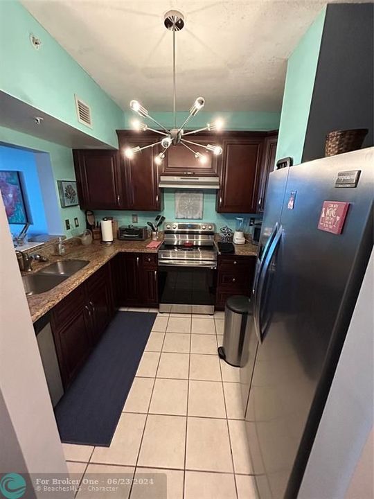 For Rent: $2,600 (1 beds, 1 baths, 720 Square Feet)