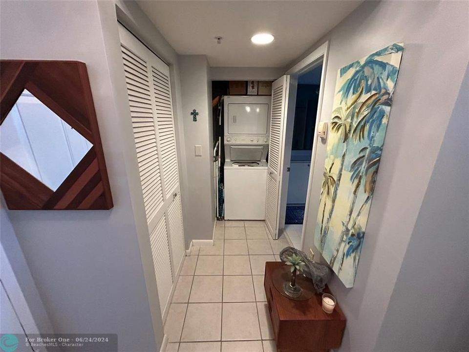For Rent: $2,600 (1 beds, 1 baths, 720 Square Feet)