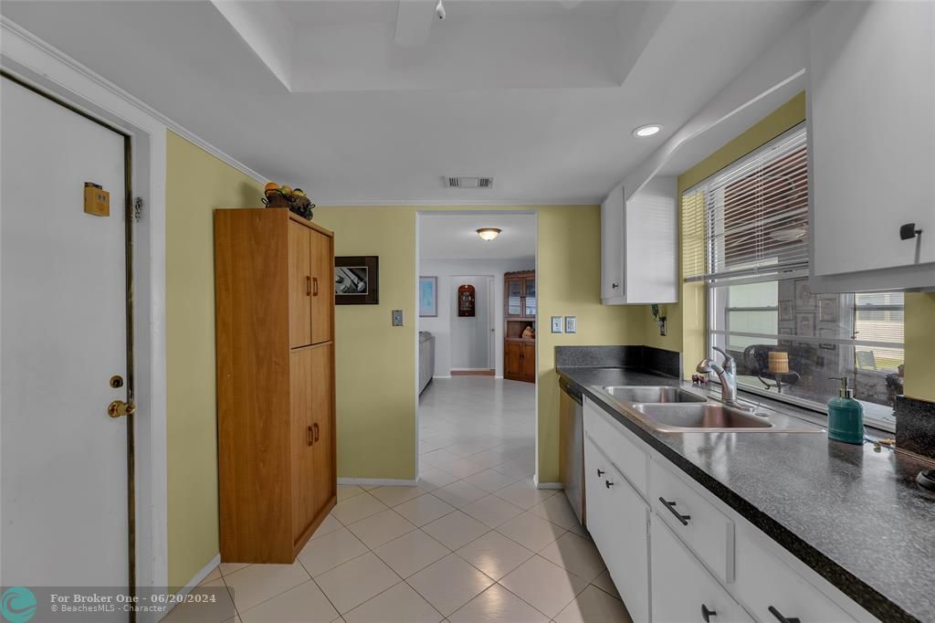 For Sale: $310,000 (2 beds, 2 baths, 1164 Square Feet)