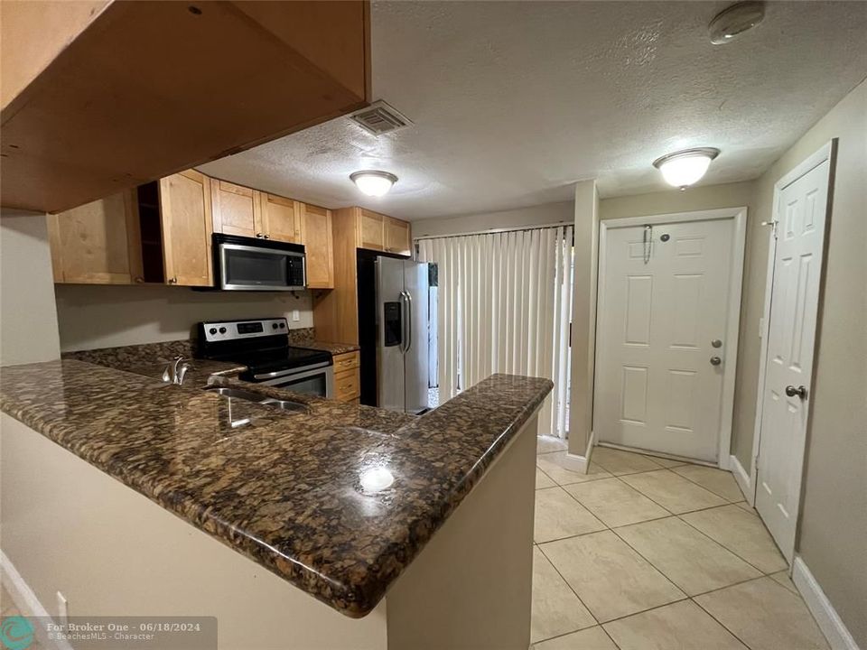 For Sale: $375,000 (2 beds, 2 baths, 1008 Square Feet)