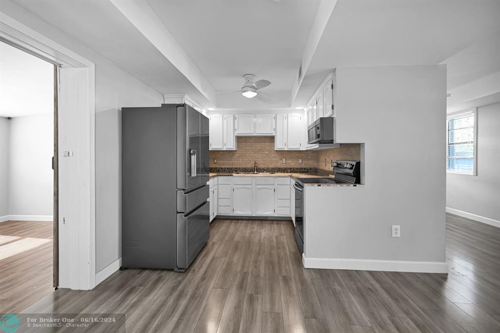 For Sale: $365,000 (2 beds, 1 baths, 1140 Square Feet)