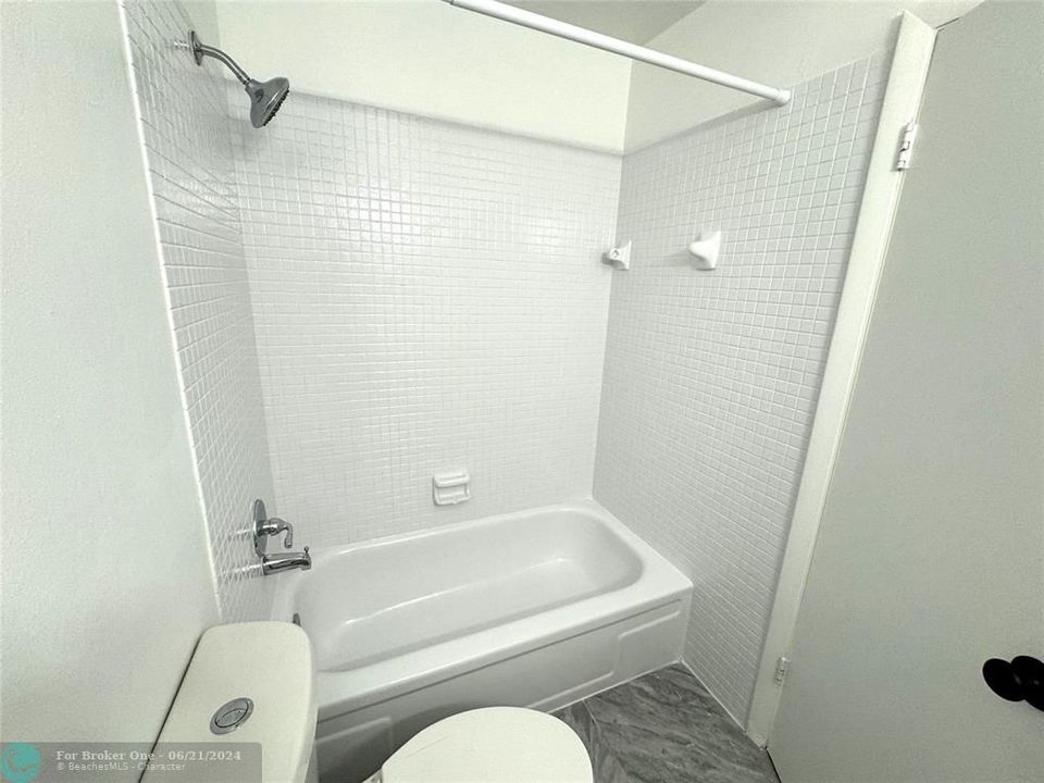 待售: $2,600 (3 贝兹, 1 浴室, 2020 平方英尺)
