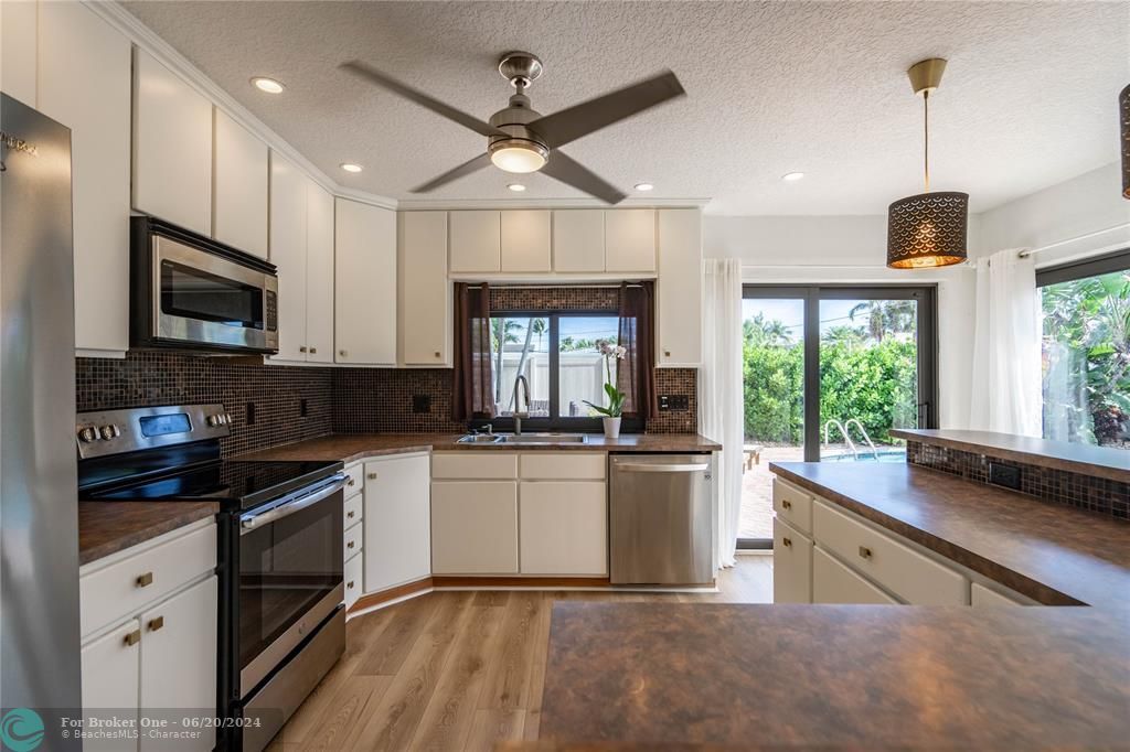 Active With Contract: $5,500 (4 beds, 3 baths, 1817 Square Feet)