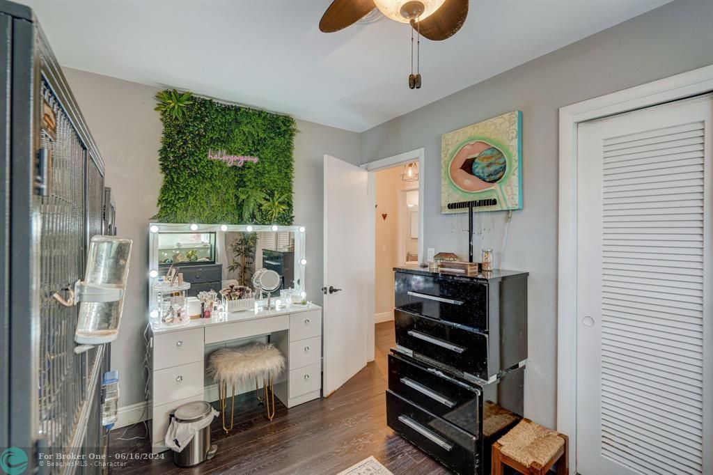 For Sale: $529,000 (2 beds, 1 baths, 933 Square Feet)