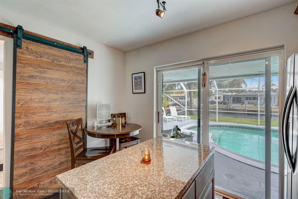 For Sale: $529,000 (2 beds, 1 baths, 933 Square Feet)