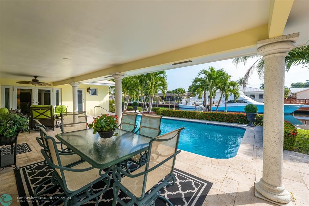 Active With Contract: $1,895,000 (3 beds, 2 baths, 1822 Square Feet)