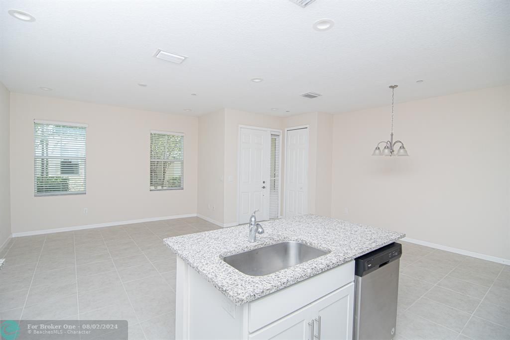 Active With Contract: $3,000 (3 beds, 2 baths, 1784 Square Feet)