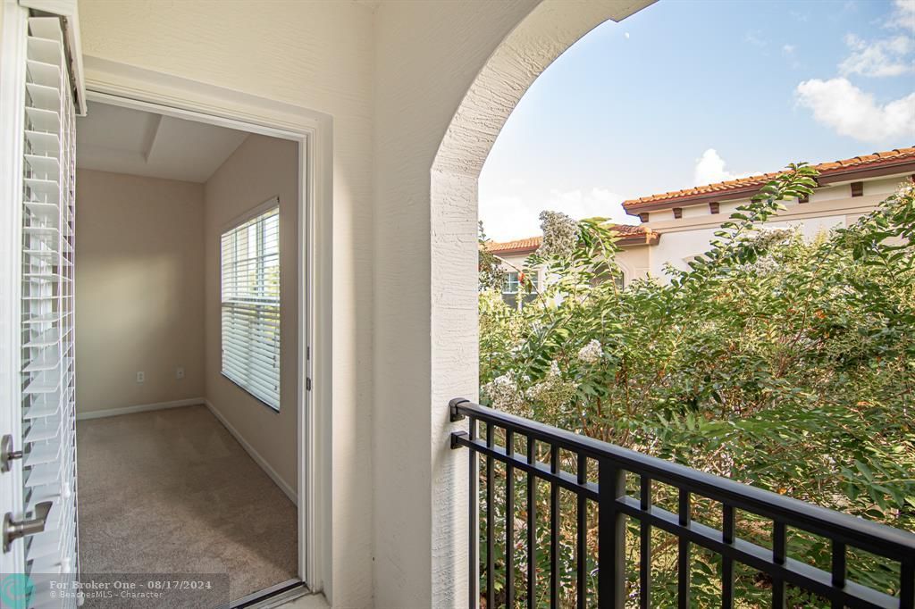 Active With Contract: $3,000 (3 beds, 2 baths, 1784 Square Feet)