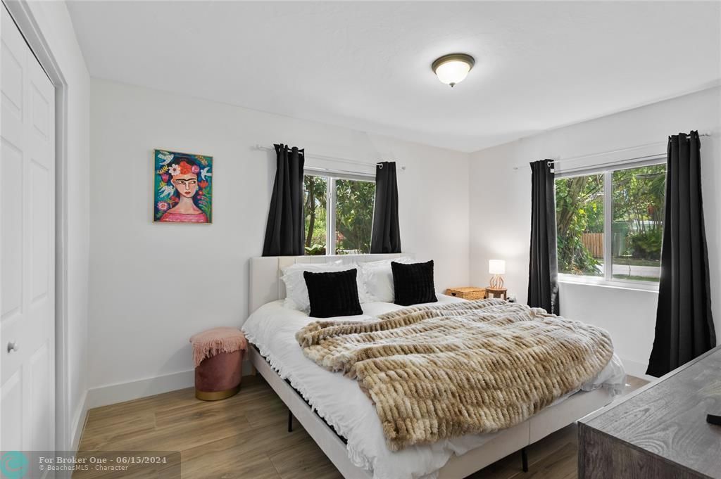 Active With Contract: $475,000 (2 beds, 1 baths, 1095 Square Feet)