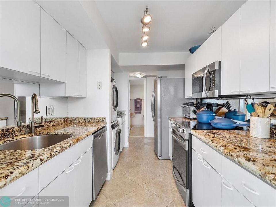 For Sale: $448,000 (1 beds, 1 baths, 1116 Square Feet)