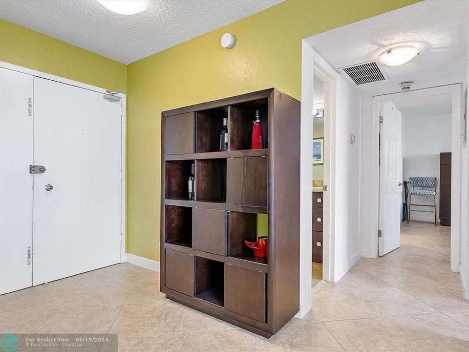 For Sale: $448,000 (1 beds, 1 baths, 1116 Square Feet)