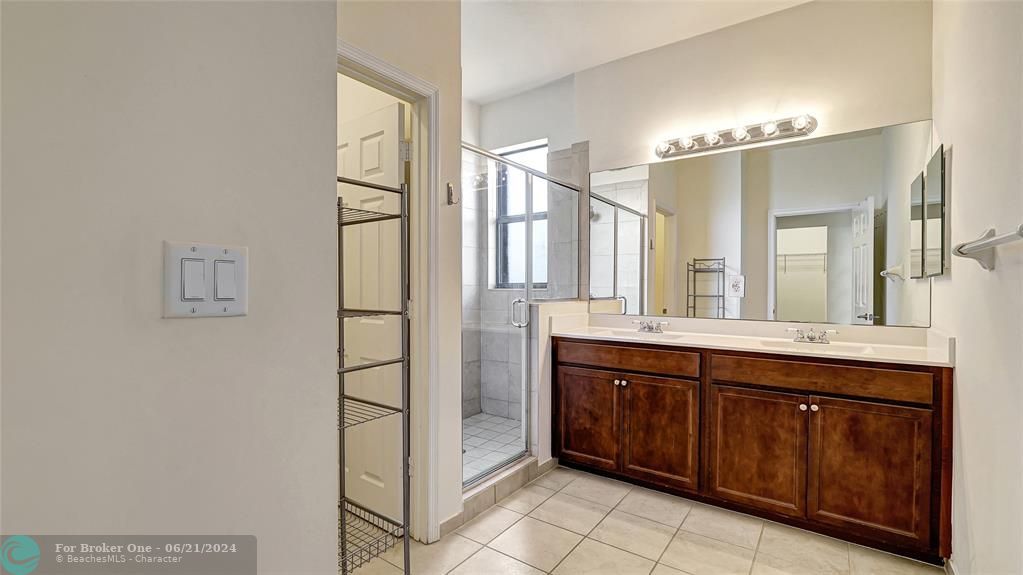待售: $639,000 (3 贝兹, 3 浴室, 1961 平方英尺)