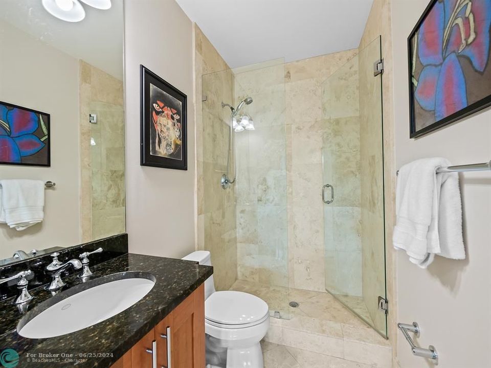 出租: $8,500 (3 贝兹, 3 浴室, 2300 平方英尺)