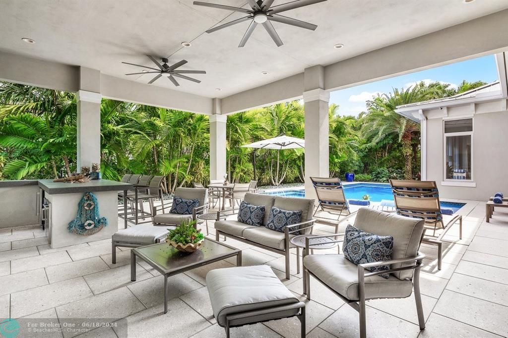 For Sale: $5,695,000 (5 beds, 6 baths, 5982 Square Feet)