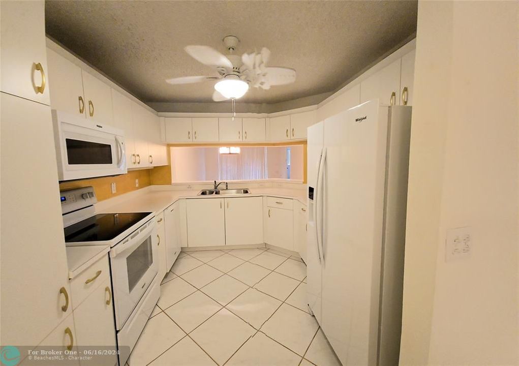 For Sale: $236,900 (2 beds, 2 baths, 1285 Square Feet)