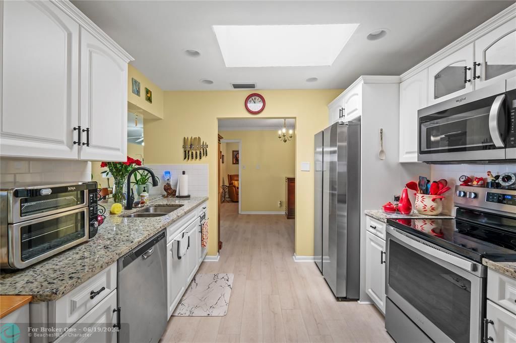 Active With Contract: $399,900 (2 beds, 2 baths, 1834 Square Feet)