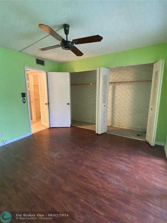 For Sale: $109,900 (1 beds, 1 baths, 695 Square Feet)