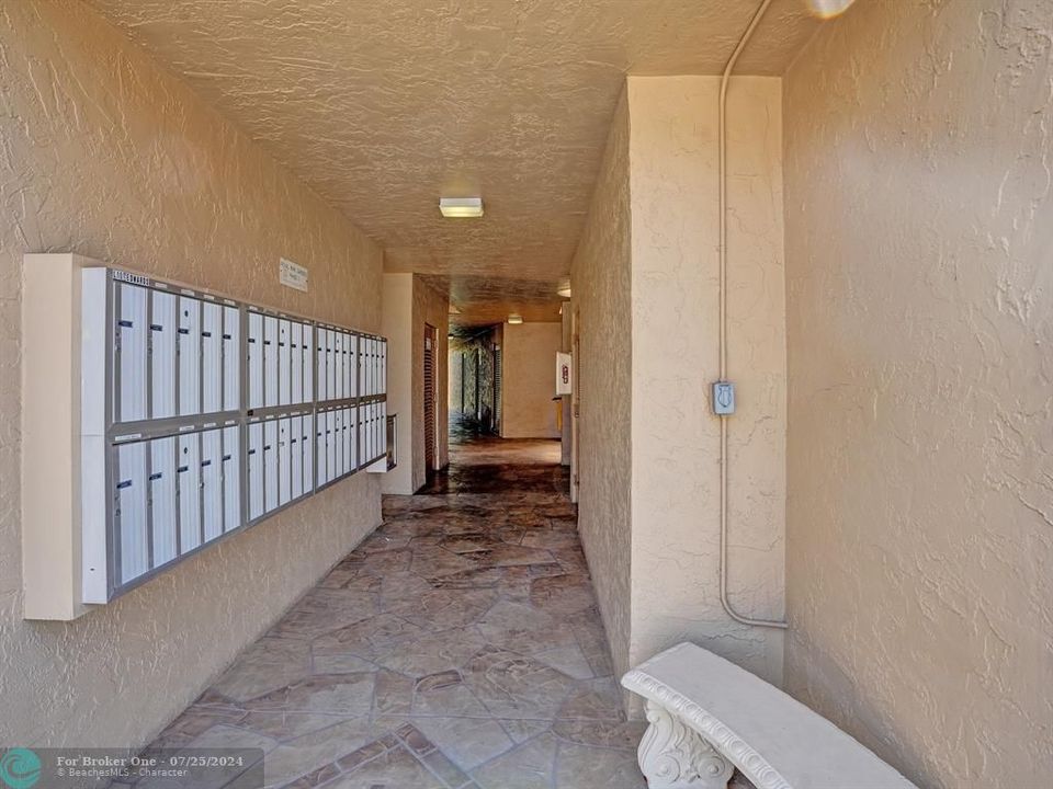 For Sale: $145,000 (2 beds, 2 baths, 970 Square Feet)