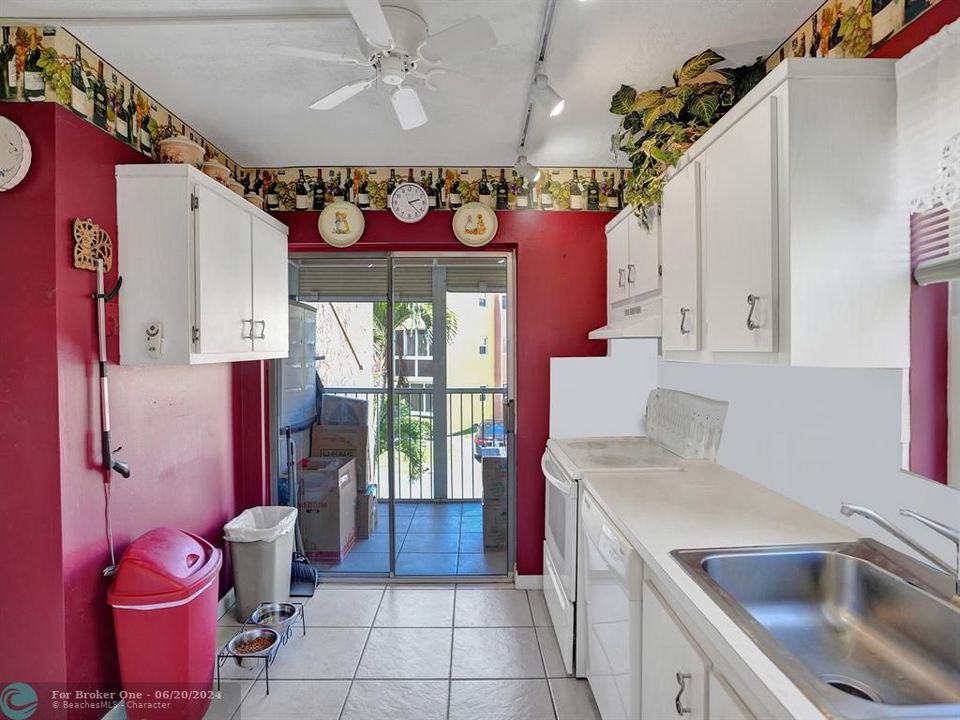 For Sale: $145,000 (2 beds, 2 baths, 970 Square Feet)
