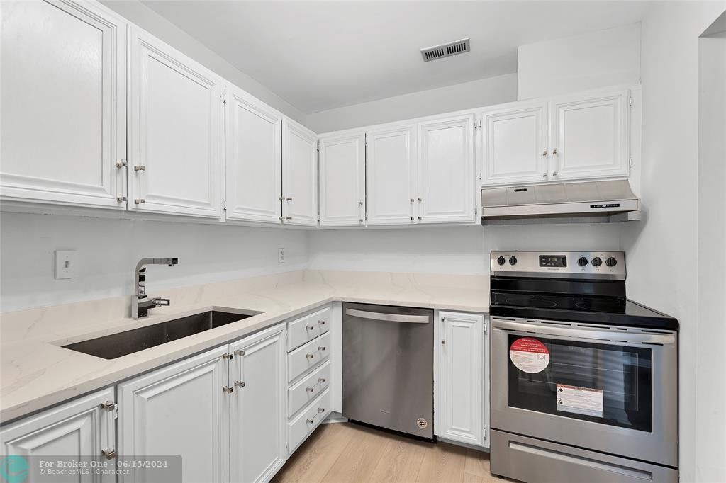 For Rent: $2,595 (2 beds, 2 baths, 1200 Square Feet)