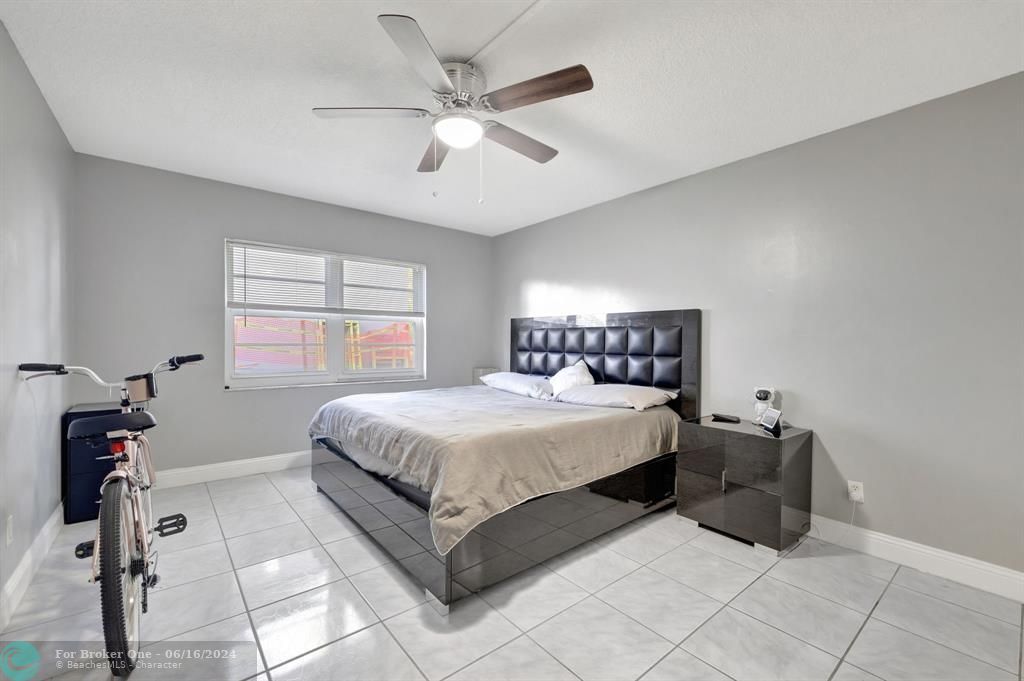 For Sale: $165,000 (2 beds, 2 baths, 1019 Square Feet)