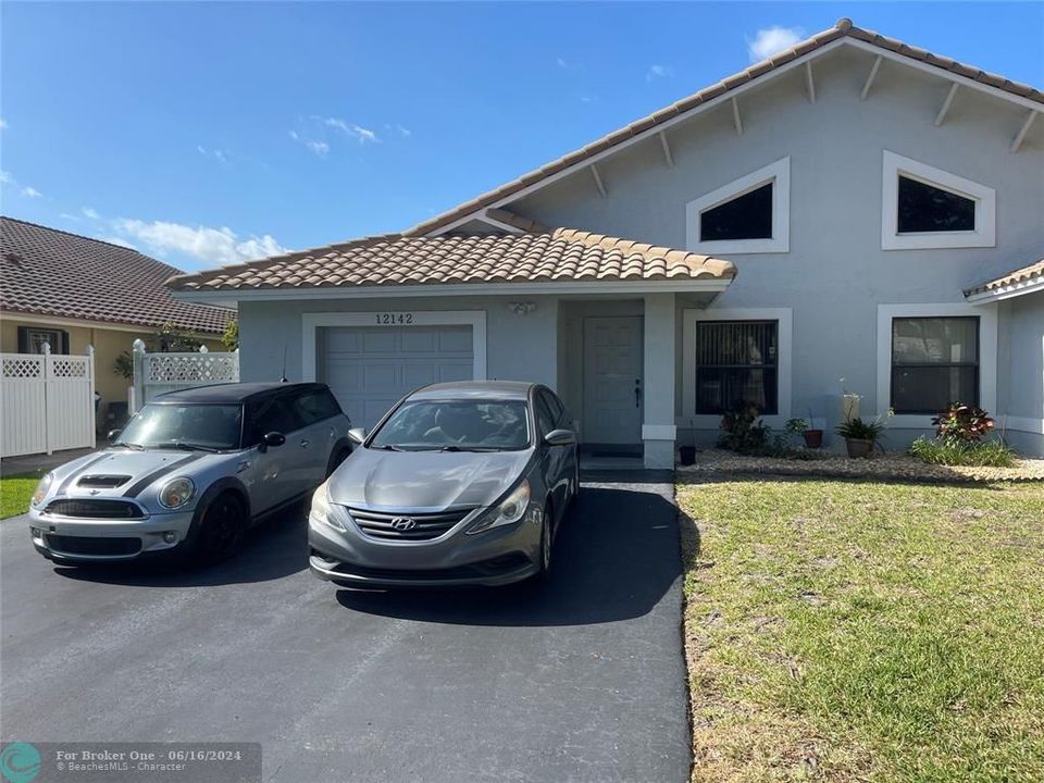 Recently Sold: $2,750 (3 beds, 2 baths, 2990 Square Feet)