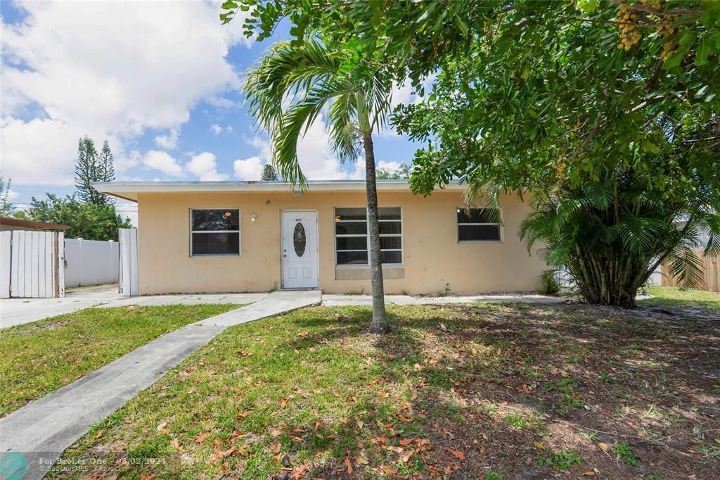 For Sale: $449,900 (3 beds, 2 baths, 1200 Square Feet)