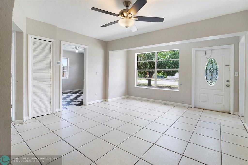 For Sale: $449,900 (3 beds, 2 baths, 1200 Square Feet)