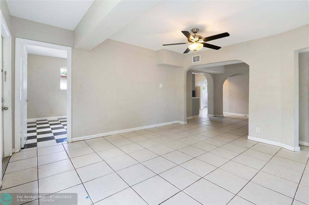 For Sale: $449,900 (3 beds, 2 baths, 1200 Square Feet)