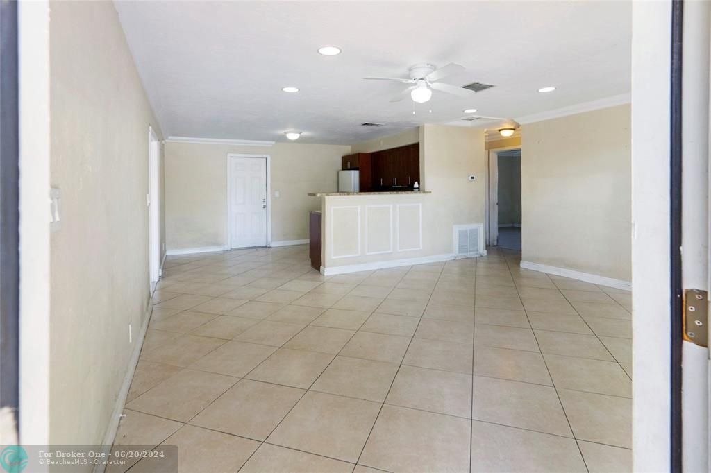 For Sale: $459,900 (3 beds, 2 baths, 1063 Square Feet)