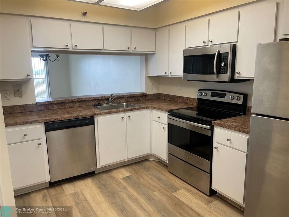 For Rent: $2,300 (2 beds, 2 baths, 1400 Square Feet)