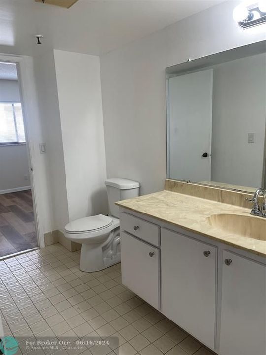 Active With Contract: $2,300 (2 beds, 2 baths, 1400 Square Feet)