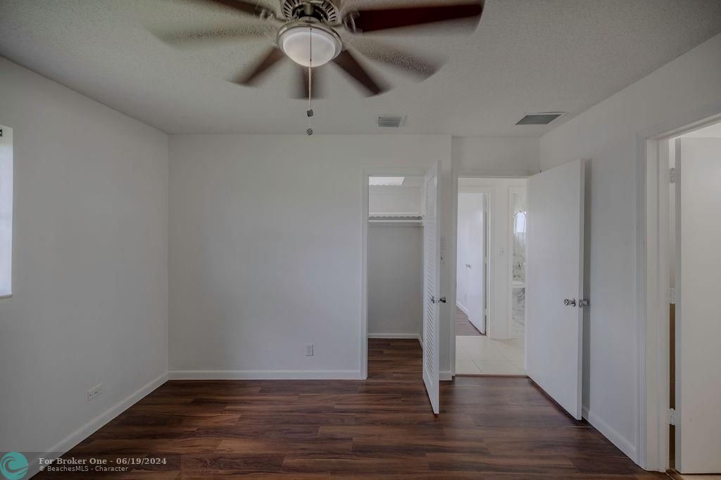 For Sale: $318,555 (2 beds, 2 baths, 1182 Square Feet)