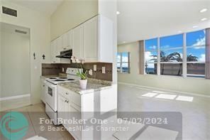 For Rent: $2,800 (2 beds, 2 baths, 1102 Square Feet)