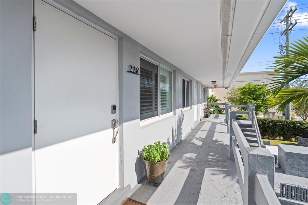 For Sale: $319,900 (3 beds, 2 baths, 1045 Square Feet)