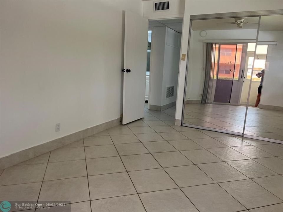 For Rent: $1,900 (2 beds, 2 baths, 883 Square Feet)